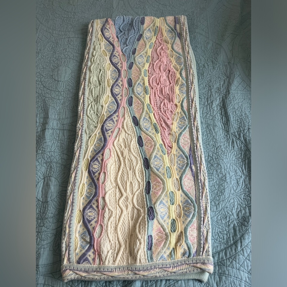 GECCU AUSTRALIA 100% Wool 3D Scarf.